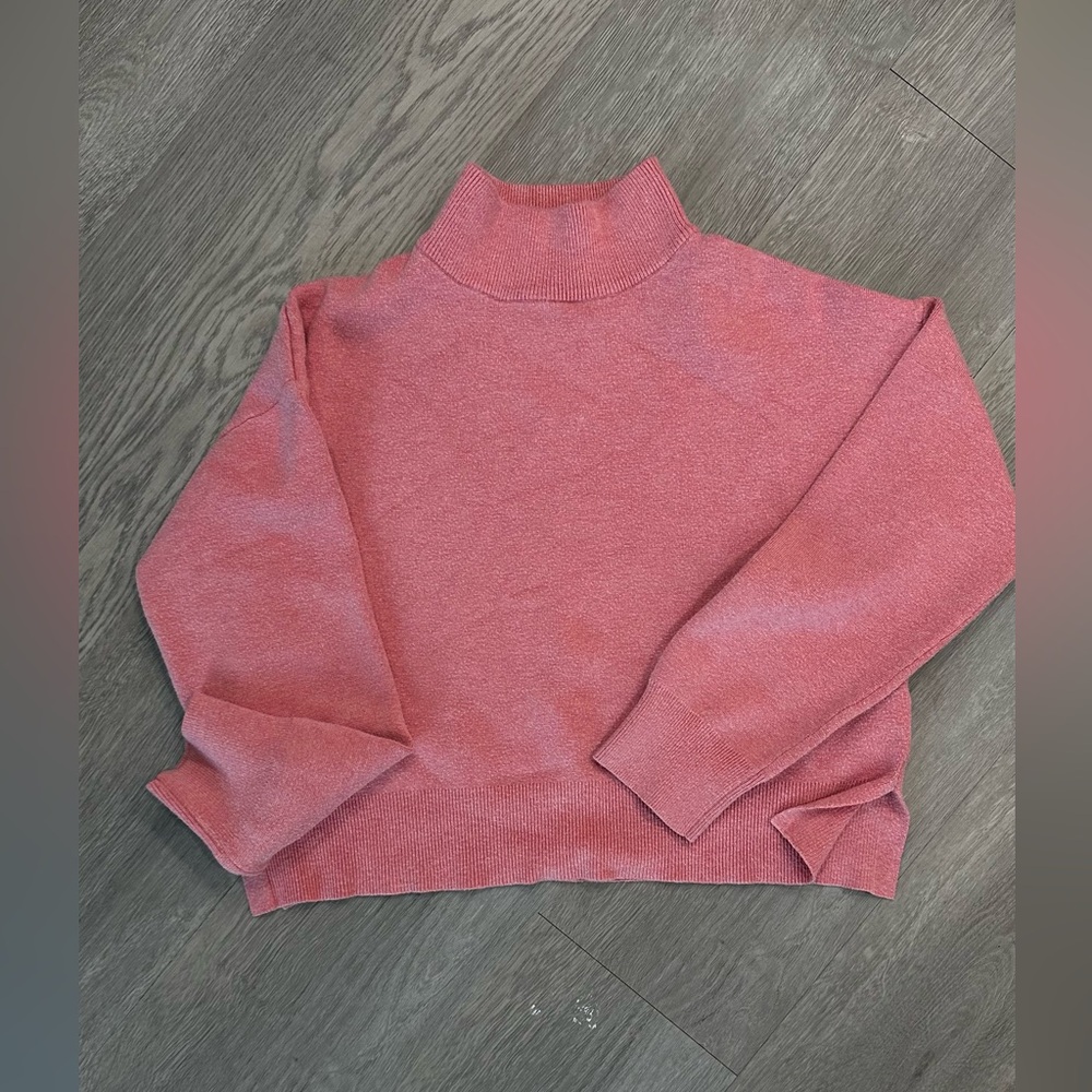 Chic Pink Women's Crew Neck Sweater